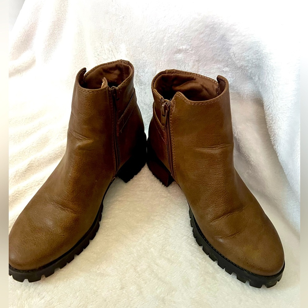 Baretraps Kemper Brown Ankle Boots